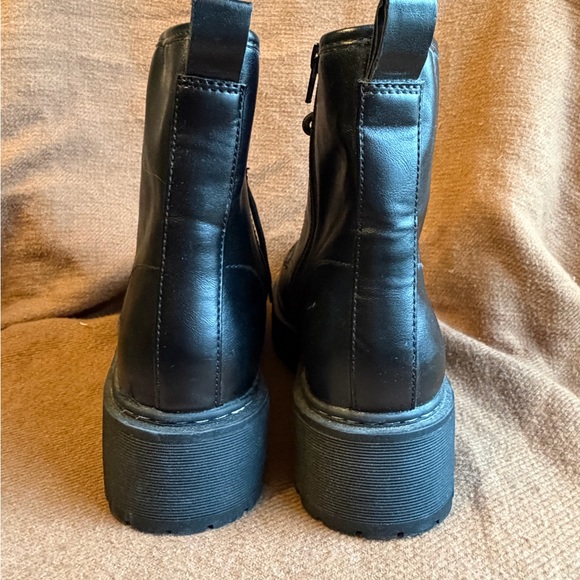 Universal Thread: Black Platform Women's Boots - Picture 2 of 5